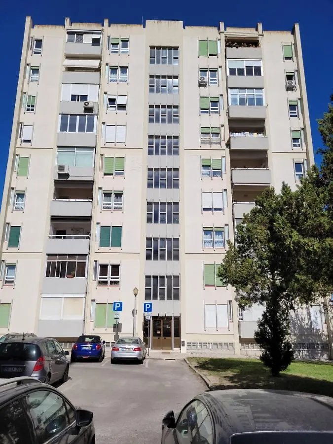 Accommodatie bij particulieren Cozy Room Near Metro & Airport Lissabon