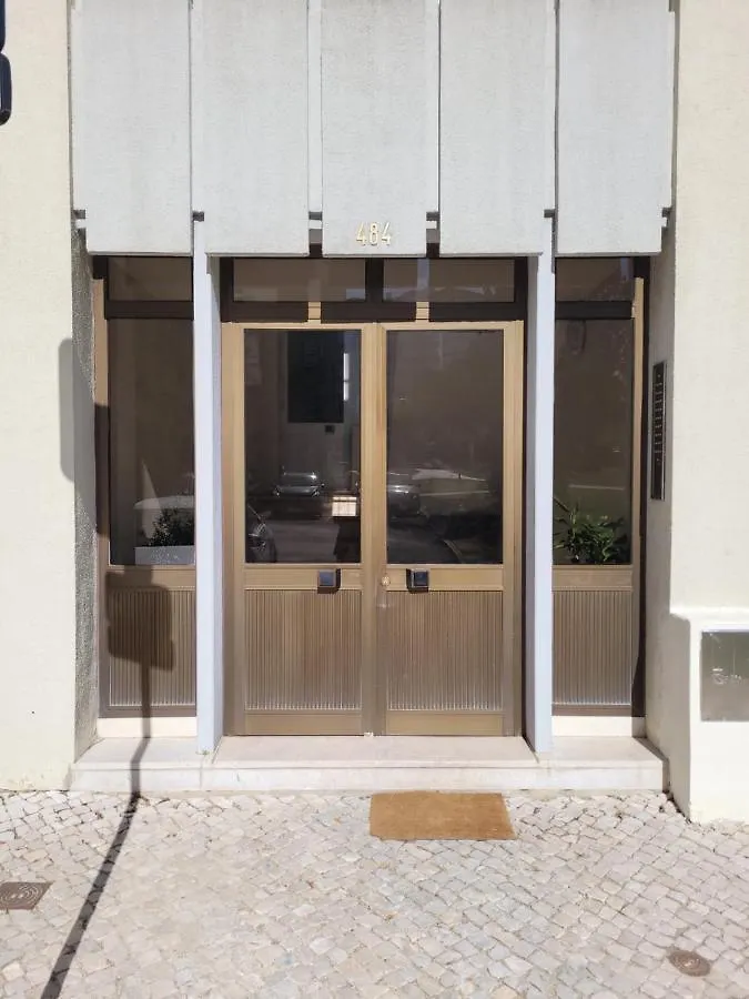Cozy Room Near Metro & Airport Lissabon Accommodatie bij particulieren