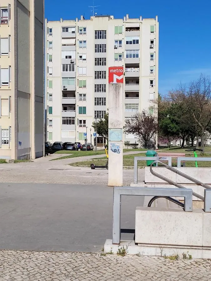 Cozy Room Near Metro & Airport Lisboa