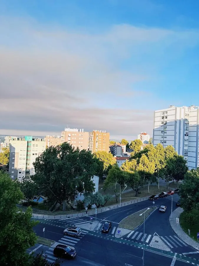 Cozy Room Near Metro & Airport Lisboa 0*,