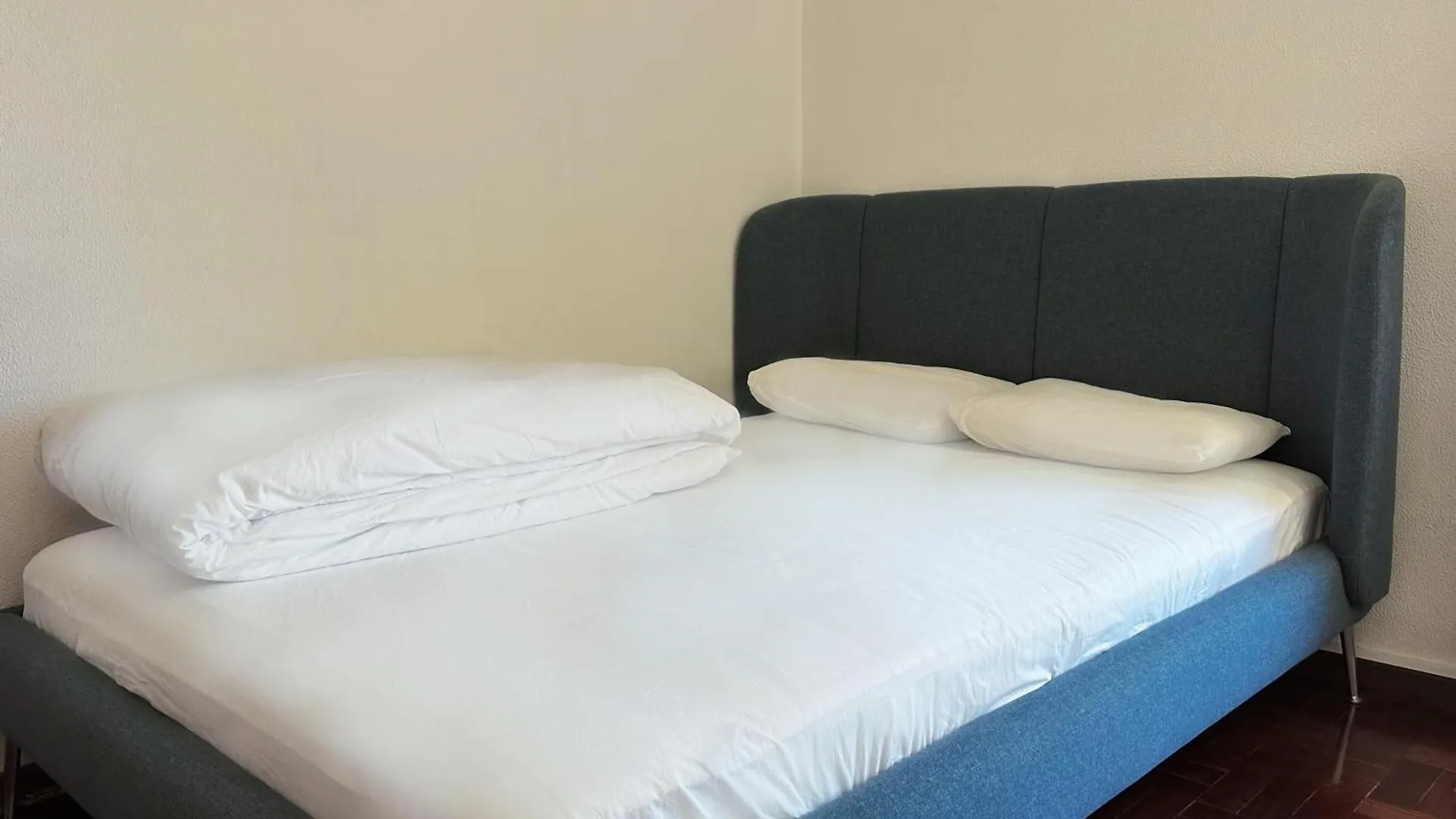 Cozy Room Near Metro & Airport Lisboa