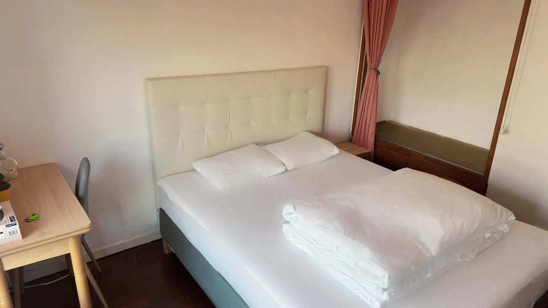Cozy Room Near Metro & Airport Lisboa Portugal