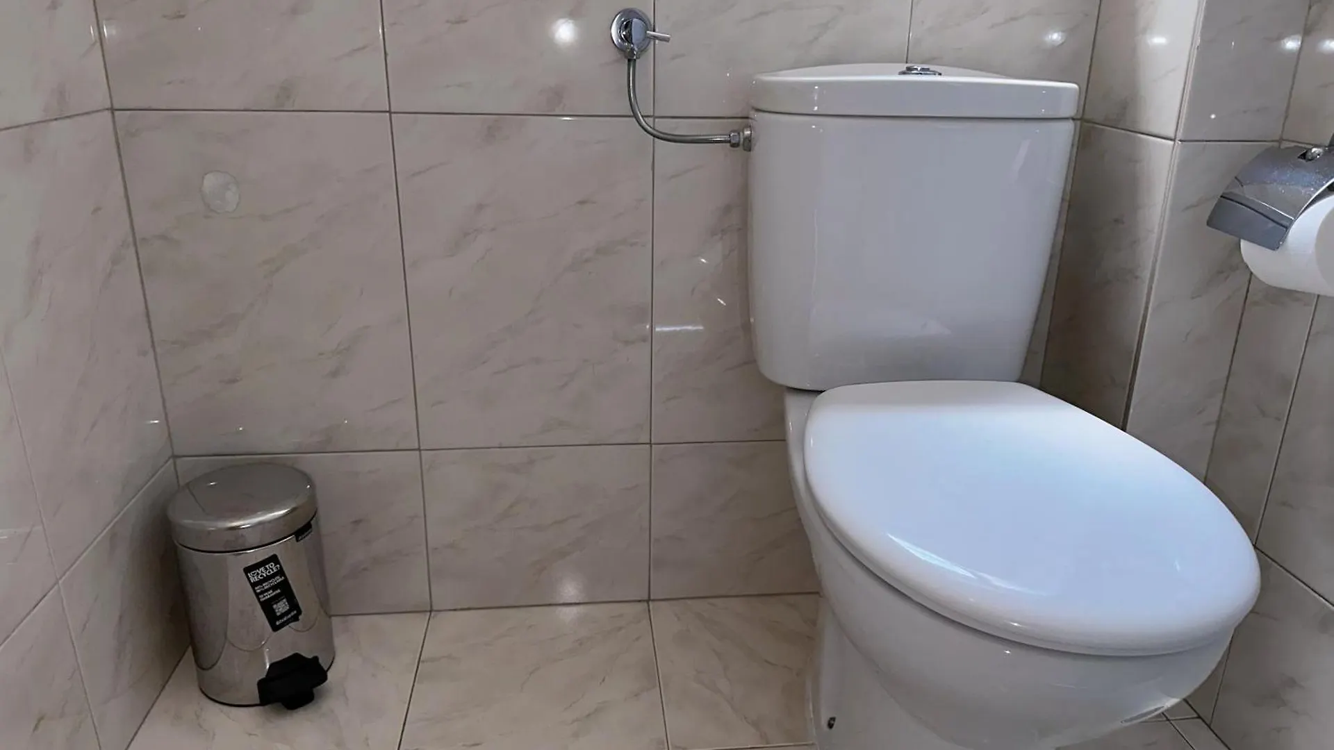 Cozy Room Near Metro & Airport Lisboa 0*,