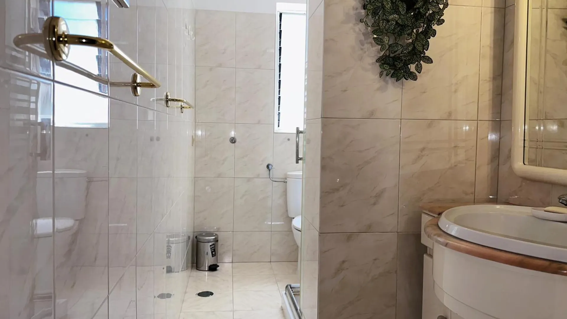 Cozy Room Near Metro & Airport Lisboa
