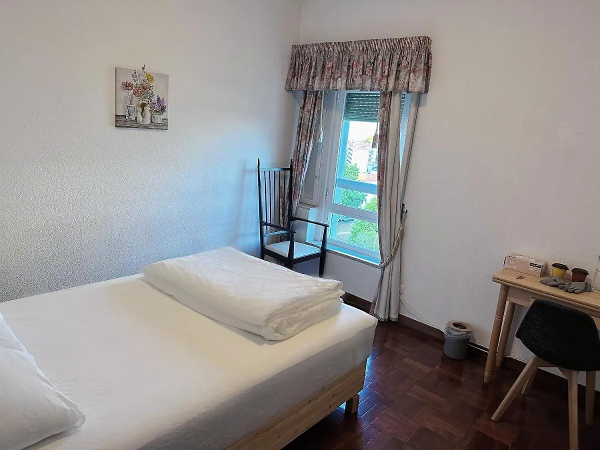 Cozy Room Near Metro & Airport リスボン ホームステイ